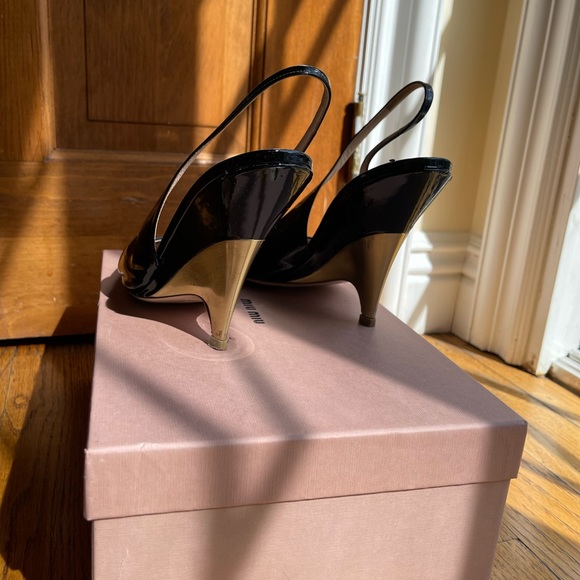 Miu miu gold black patent Sling back heels. 41 - Picture 2 of 5